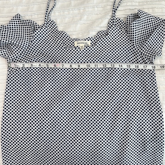 White with Blue polkadot cold shoulder top, size M - Picture 5 of 6